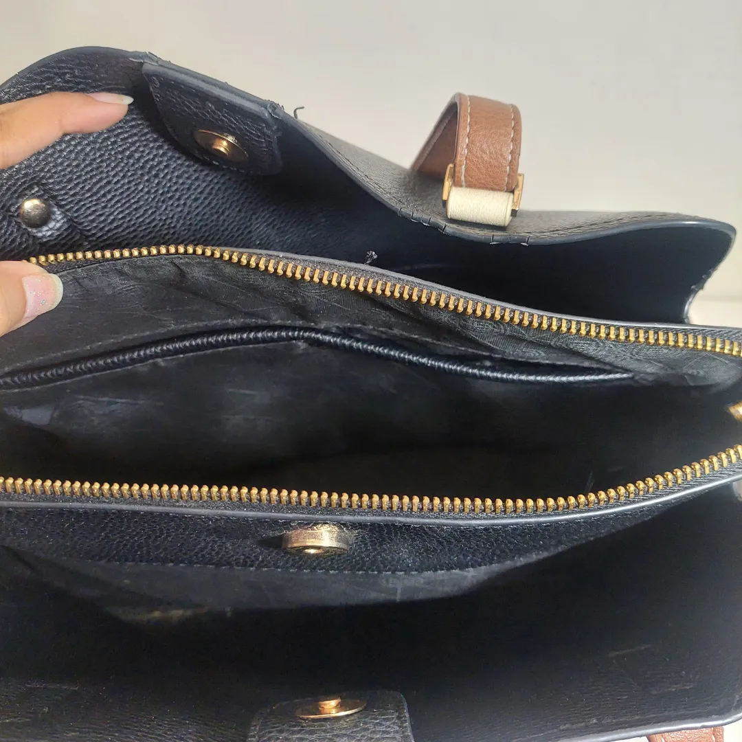 DUNE Black & Tan Pebbled Leatherette Shoulder Bag  | Pre loved |