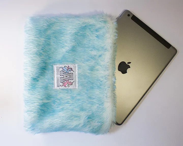 FLUFFY CLUTCH