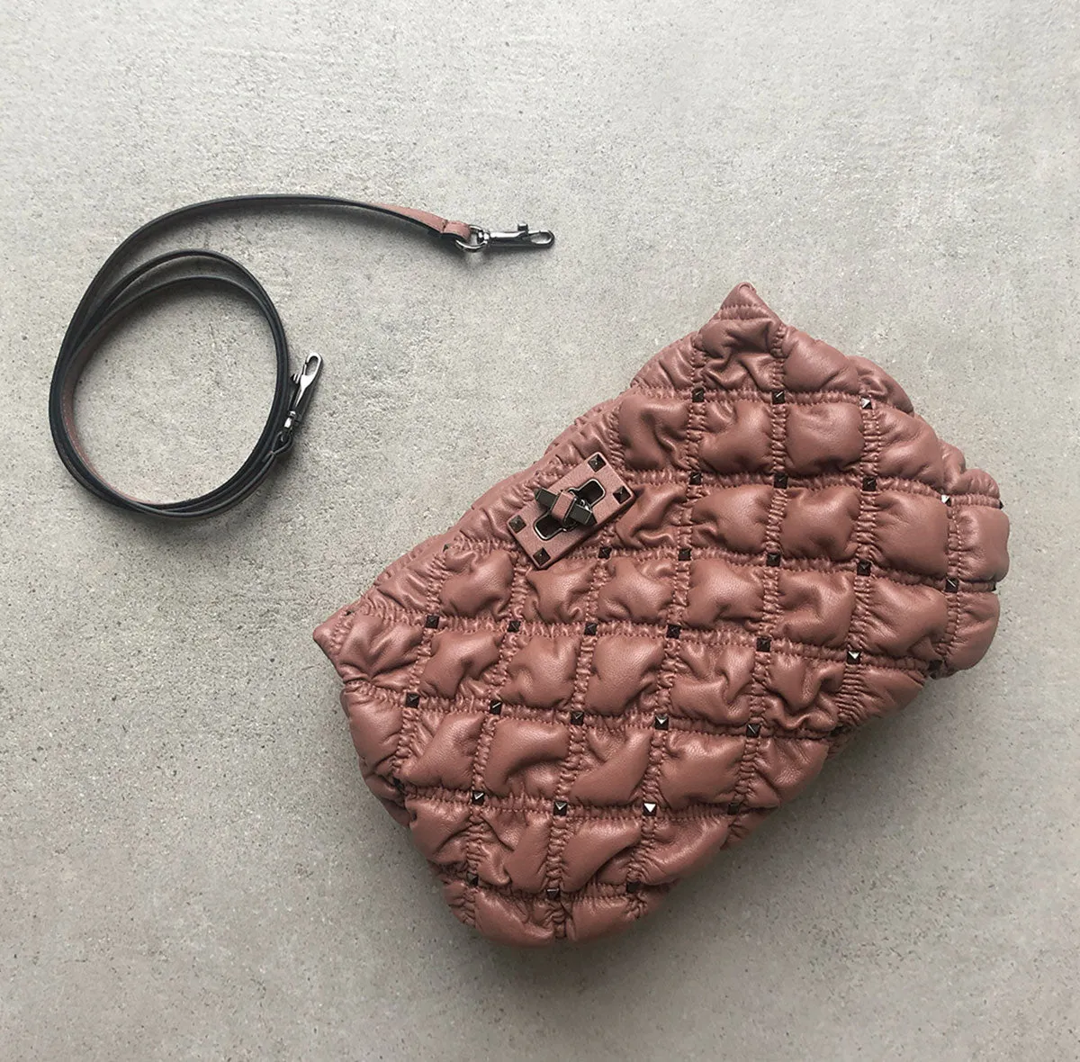 SpikeMe Puffer, Dark Nude