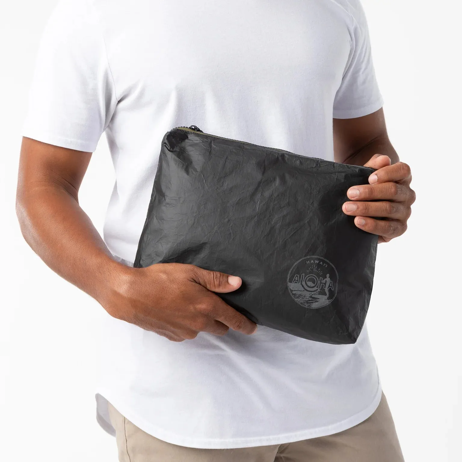 Waikiki Seal Mid Pouch / Charcoal Black